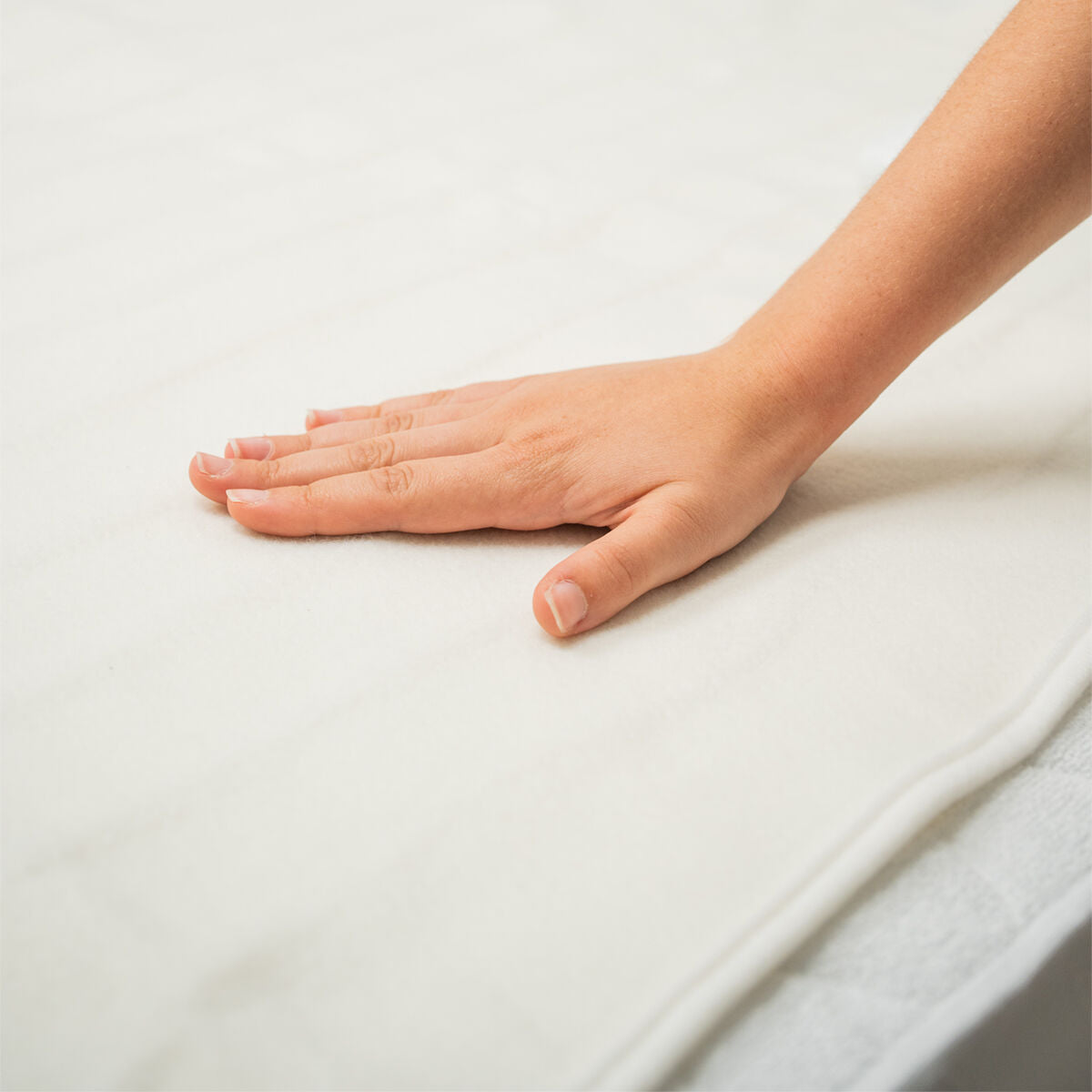 V7HE281D747BB87774F6BDE0A1B091A8319R5256383P5